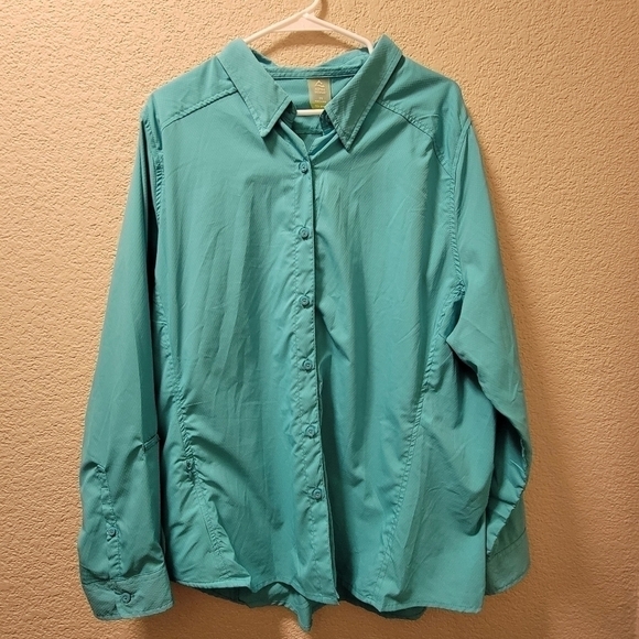Alpine Design lightweight tech series, long sleeve button down. - Picture 1 of 5
